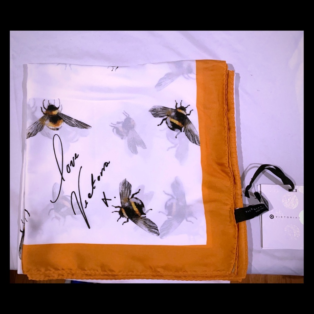 Victoria Beckham Bee Scraf